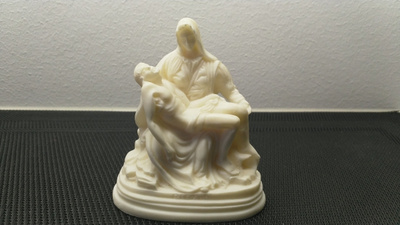 Pieta Roma figuuri, kivihartsia