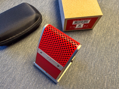 The Tula Mic + Case (punainen)