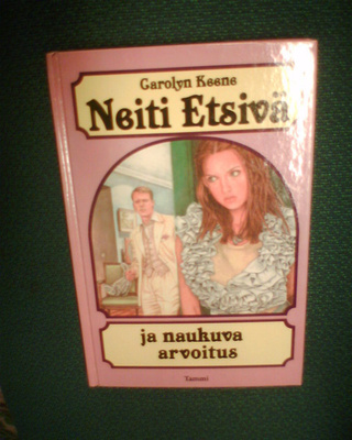 Carolyn Keene: Neiti Etsivä ja naukuva arvoitus (Sis.pk:t)