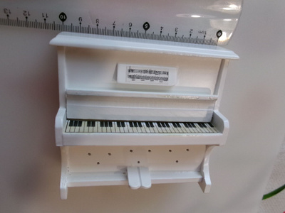 Nukkekoti piano