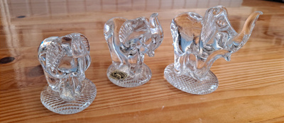 3 norsua  lyijykristallia, Neman