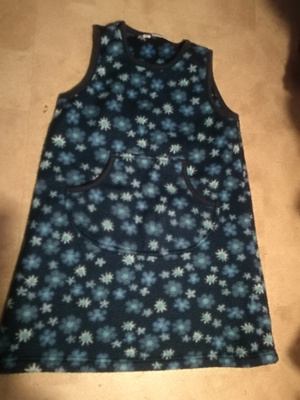 Ciraf- fleese kotelomekko kukikas sininen 122 cm