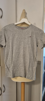 TOMMY HILFIGER T-Paita koko 164 cm.