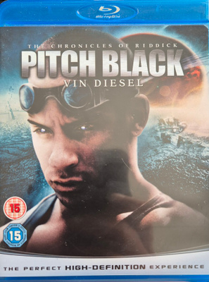 Pimeä Uhka / Pitch Black - Blu-ray