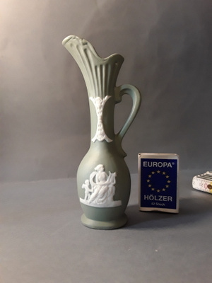 Wedgwood tyylinen pieni maljakko / vaasi. Japan