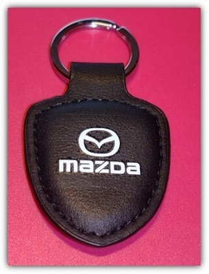 Pieni nahkainen Mazda avaimenperä