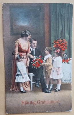 Lapset tulevat onnittelemaan äitiä, vanha väripk, p. 1922