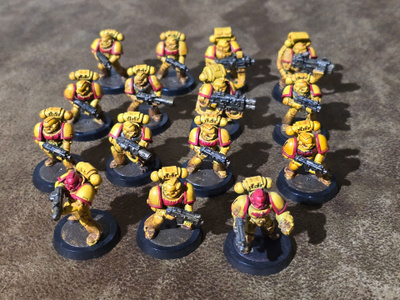 15 kpl Warhammer-figuureja