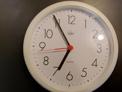 Seinäkello Ditto Quartz vanha