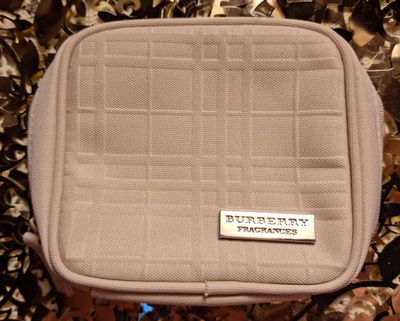 Pieni beige meikkilaukku Burberry Fragrances