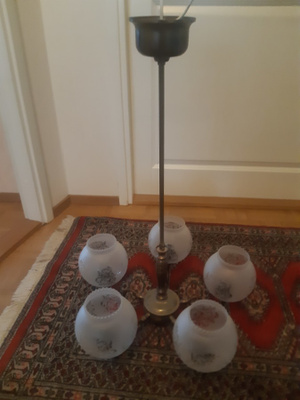 Näyttävä messinkinen kattolamppu