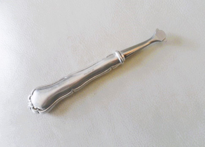 Chippendale Hopeinen kahva