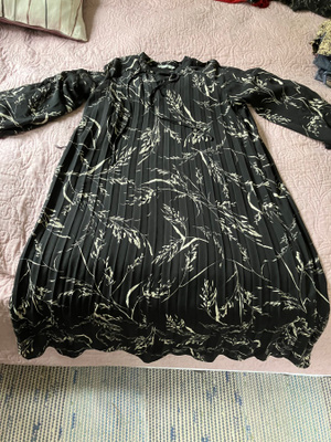 H&M mekko M uudenveroinen