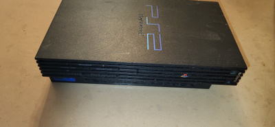 Sony PS2 Model No. SCPH-30004 pelikonsoli (ehkä lukupäävika)