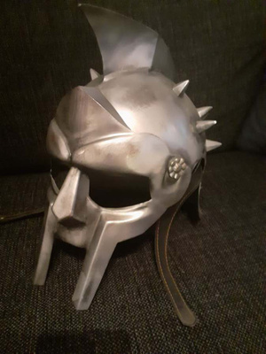 GLADIATOR HELMET PROP - HEAD HUNTER STORE.
