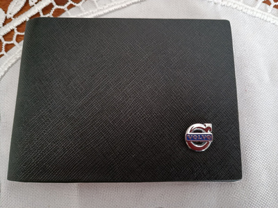 Musta VOLVO lompakko