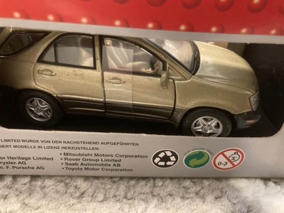 Lexus RX / Toyota Harrier 1/43 pienoismalli