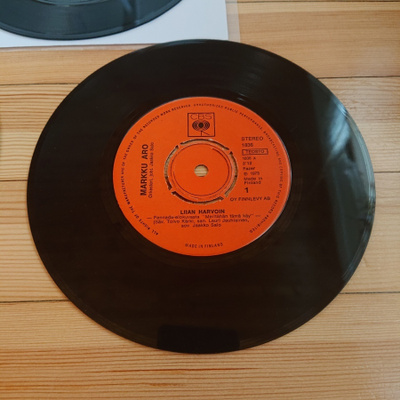 Markku Aro - Liian Harvoin / Pillit Pussiin 7" single