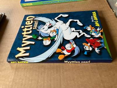 DISNEY AKU ANKKA MYYTTIEN SAARI HYVÄ