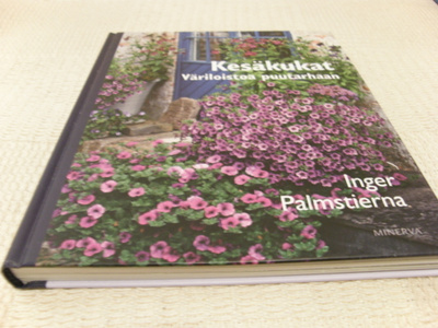 Inger Palmstierna Kesäkukat Väriloistoa puutarhaan