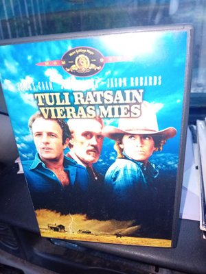 DVD Tuli ratsain vieras mies ( SIS POSTIKULU )