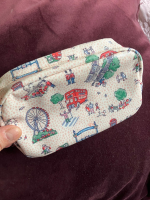 @ Cath Kidston  meikkipussi, uusi @