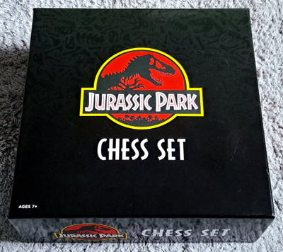 Jurassic Park Chess Set - Shakkipeli