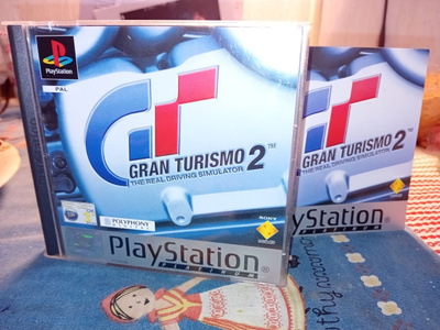 2 levyn PS1 : Gran Turismo 2 ( Platinum  ) SIS POSTIKULU