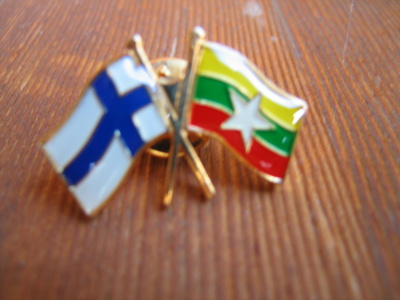 Suomi Angola lippu pinssi