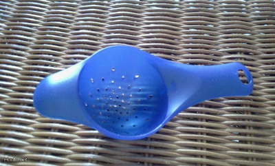 Tupperware MINI SIIVILÄ SININEN / TEESIHTI / minilävikkö