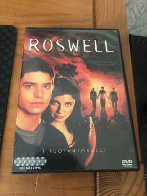 Roswell 1 kausi dvd boxi