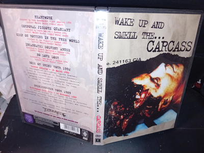DVD  : WAKE UP AND SMELL THE CARCASS ( SIS POSTIKULU )