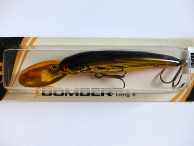 BOMBER 8cm Syvänne VärI: GLD CHR BLK OB