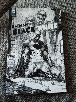 Batman Black and White Volume 4