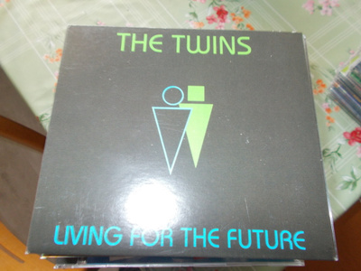 CD THE TWINS ** LIVING FOR THE FUTURE **