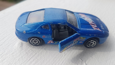 vanha pikkuauto majorette aston martin
