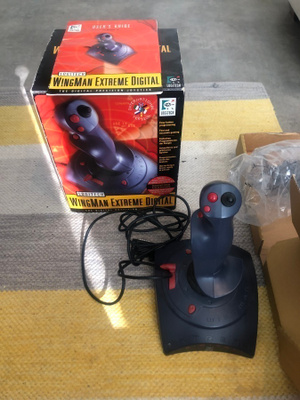 Joystick: Wingman Extreme Digital. 1997.
