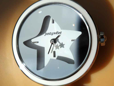 ALE:AITO,UUSI(95$) JustSweet by Jlo metallir.kello,logo,UPEA