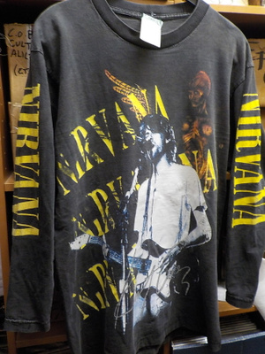 NIRVANA HARVINAINEN PITKÄHIHAINEN PAITA 90-LUVULTA