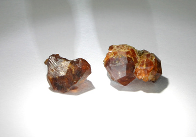 Fujian 2x hyvä koko spessartiini granaatti kiteet 26.77 ct