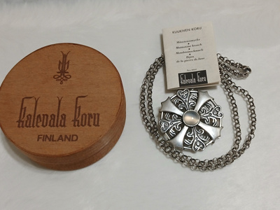Kalevala Koru Kuukiven koru solkiriipus kaulakoru Hopea