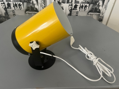 Kaunis keltainen ARIS Vintage seinävalaisin