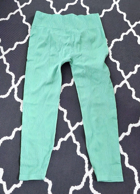 uudet legginssit L