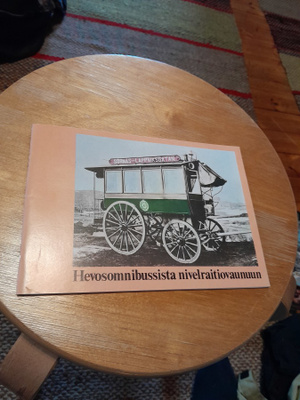 hevosomnibussista nivelraitiovaunuun