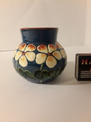 Design keramiikka ruukku /  Malja