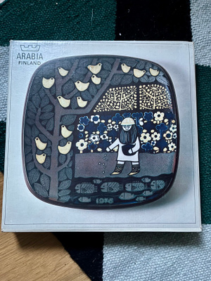 Arabia Kalevala 1976 vuosilautanen d. Raija Uosikkinen