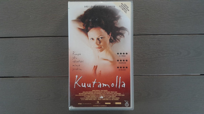 VHS: Kuutamolla (Minna Haapkylä, Peter Franzén 2002)
