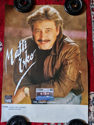 Matti Esko Keikkajuliste 60×42 cm