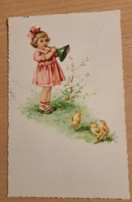 tyttö puhaltaa torveen, tipuja,  kulkenut 1925