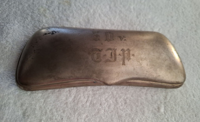Vintage silmälasikotelo metallia